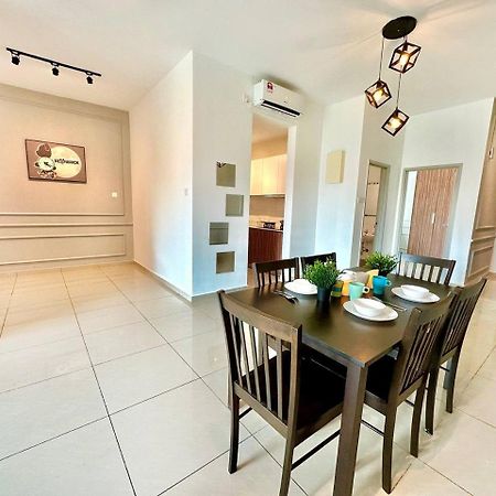 Seasons Luxury Apartment By Jk Home Джохор-Бару Экстерьер фото