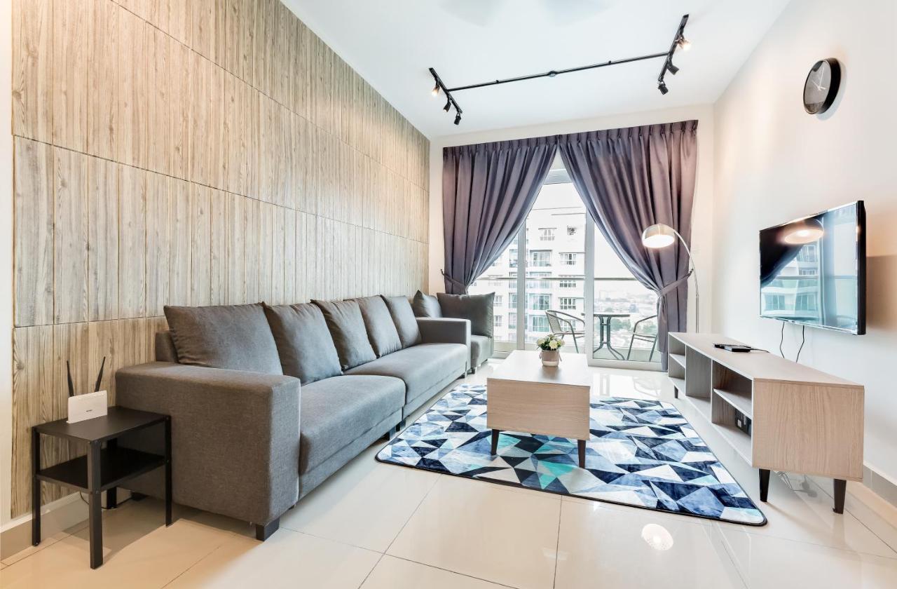 Seasons Luxury Apartment By Jk Home Джохор-Бару Экстерьер фото