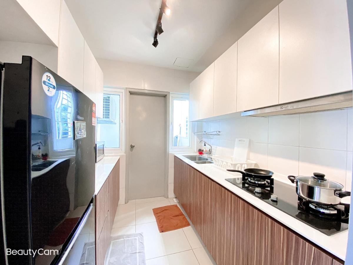 Seasons Luxury Apartment By Jk Home Джохор-Бару Экстерьер фото